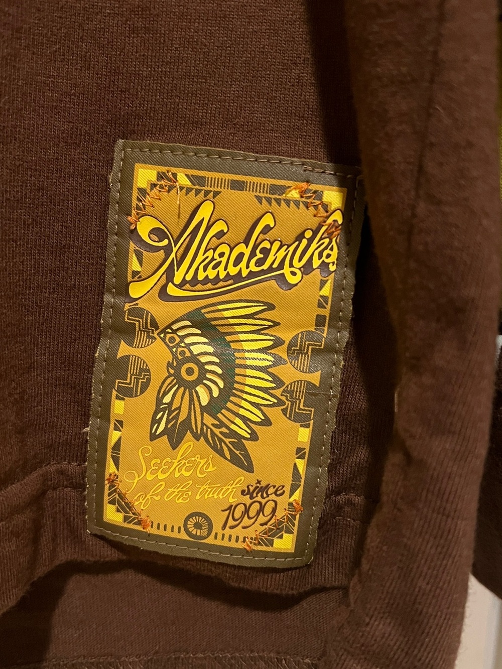 Vintage Akademiks Brown Tribal Inspired Y2K 90’s Streetwear Graphic Tee Shirt-XL - Picture 5 of 8